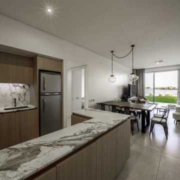 Venta  departamento  con jardin al lago en Yoo Nordelta