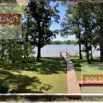 Casa en venta o alquiler mensual en el Delta Tigre