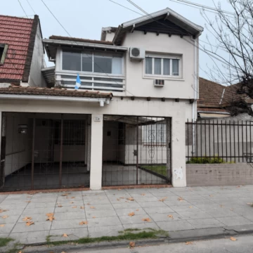 Casa 4 aambientes a remodelar en venta c/ cochera en Villa San Andrés