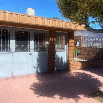 VENTA CASA 2 DORM EN BARRIO 1 DE MAYO