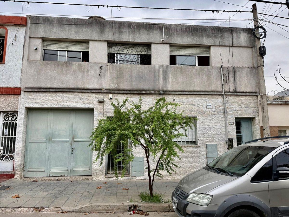 VENTA SAN MARTIN CASA 3 DORM CON 3 DEPTOS Y GALPON - Principal