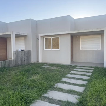 Casa de 2 dormitorios en Altos de San Carlos- Ideal para renta!