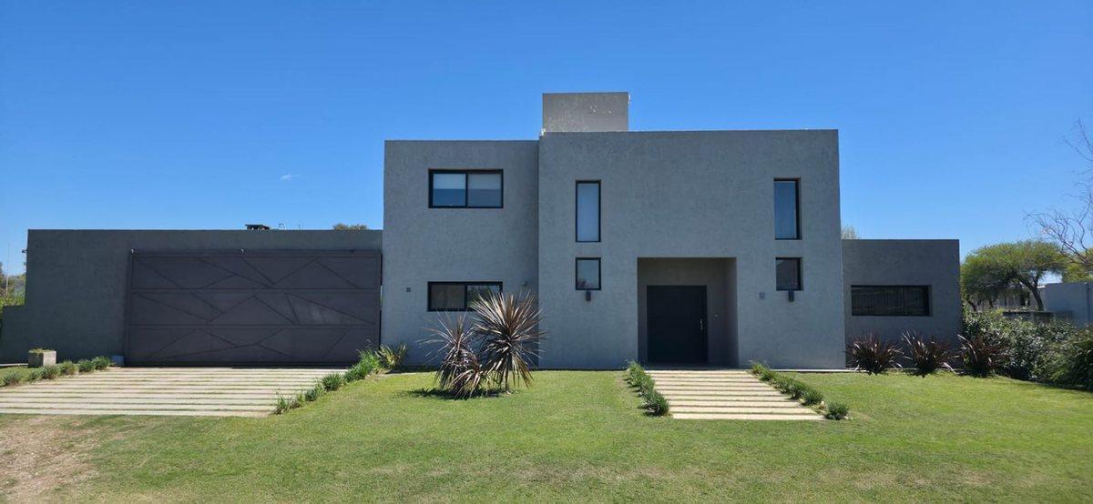 VENTA CASA ESTACION DEL CARMEN 4 DORM PILETA 2250 M2 - Principal