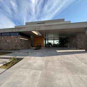 Casa Muelles Puertos al lago central