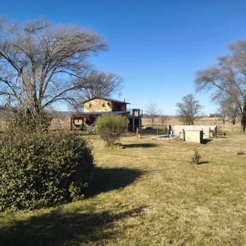 VENTA CASA LOS REARTES 3 DORMITORIOS AMOBLADA PILETA TERRENO 1496 m2 CORDOBA