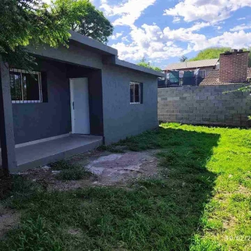 ALQUILER CASA 3 DORM VILLA ALLENDE LOMAS SUR CON COCHERA Y PATIO