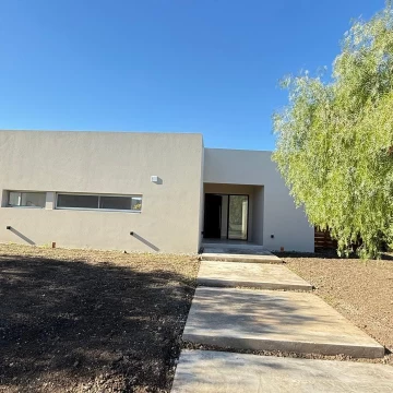 Casa en venta 3 dormitorios Barrio Santa Emilia Pilar del Este