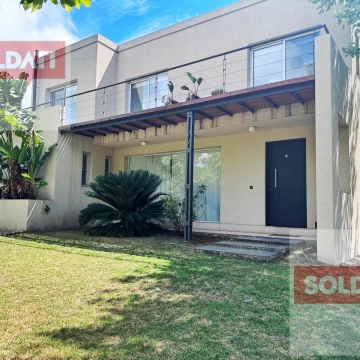 Casa en venta 3 dormitorios lote en esquina en Sauces Nordelta