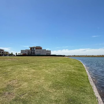 Terreno al lago en Los Puentes, Nordelta