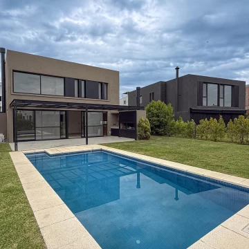 Casa en venta en Castaños Nordelta con jardin y pileta