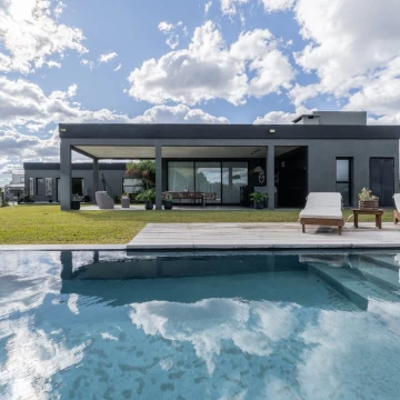 Venta - Casa Moderna con Pileta Climatizada - Haras Santa María, Escobar