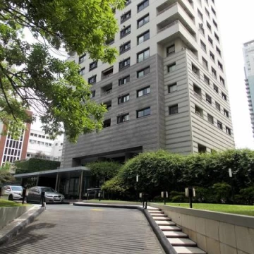 Piso alto en alquiler en Palermo Chico en torre con cochera y Amenities