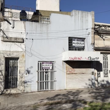 Oficina / local comercial a la calle en Pichincha