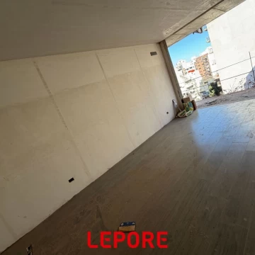 Departamento 2 amb. con balcón aterrazado al frente