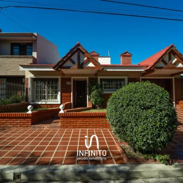 Venta casa barrio Urca tres dormitorios