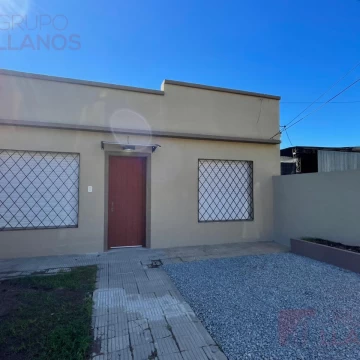 Casa en alquiler en Lujan Barrio San Bernardo, con patio y parrilla