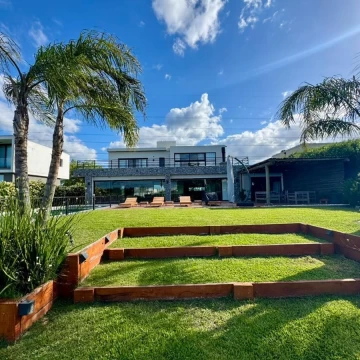 Casa en venta al lago 6 amb en San Benito, Villanueva