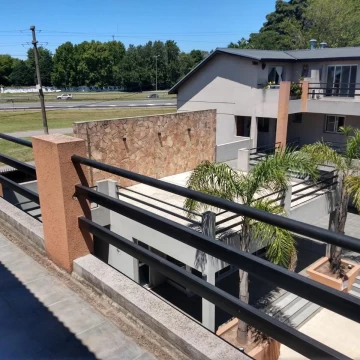 Departamento de 3 ambientes con doble balcon en Condominio Las Cañitas - zona USAL