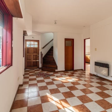 PH en venta de 3 ambientes en Parque Avellaneda con balcón, patio y cochera cubierta - Sin Expensas