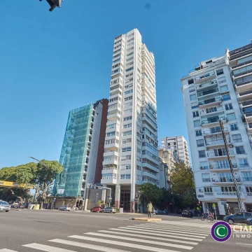 Torre Av. Libertador - Campo Argentino de Polo - Piso de Categoría c/ Balcón Vista Abierta y Cochera