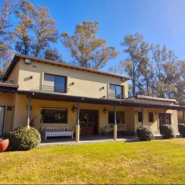 Venta casa 6 ambientes en Chacras del Molino, Exaltacion de la Cruz