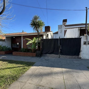 VENTA DE CASA 3 AMBIENTES EN QUILMES OESTE, BARRIO COOPERARIOS