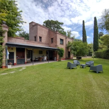 Venta Casa de 4 ambientes sobre Lote 1.460 M2. Barrio Parque Sakura, Exaltacion de la Cruz