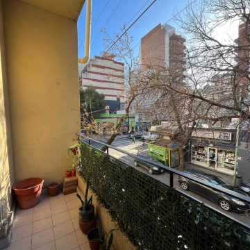 Luminoso 3 Ambientes con balcón en Belgrano