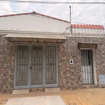 Casa en venta c/ cochera en Saladillo