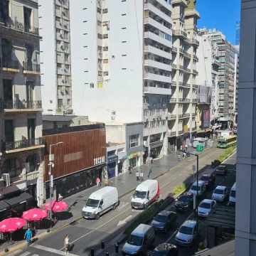 Venta de Oficina en Microcentro zona de teatros muy luminoso