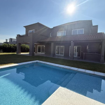 Venta o Alquiler Casa Altos Campo Grande gran piscina