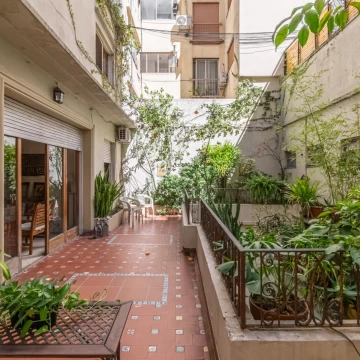 VENTA - PH TIPO CASA - TRIPLEX - 5 AMBIENTES - TERRAZA - PATIO - COCHERA - Parque Chacabuco