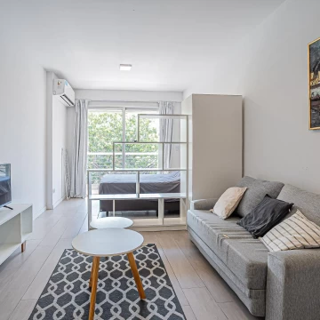 Monoambiente - Almagro con balcón - Venta