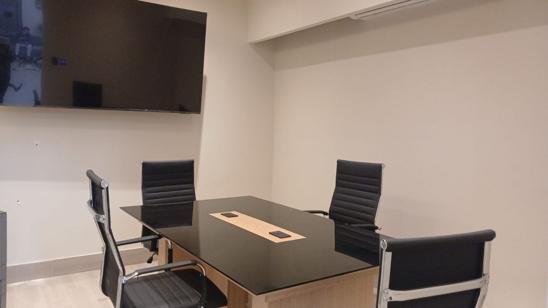 SALA JUNTAS CHICA.jpg