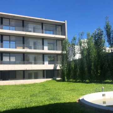 VENTA ALQUILADO Monoambiente Planta Baja con Patio Pileta Barrio Refinería