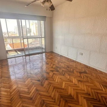 Venta 3 Ambientes en San Telmo, piso alto, muy luminoso