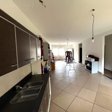 Venta casa 4 ambientes en Maschwitz centro