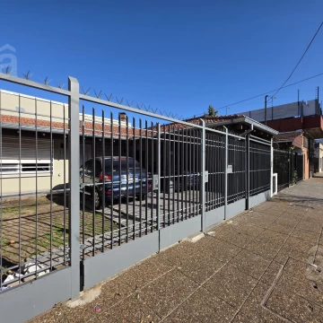 Casa en Venta Villa Ballester 3 ambientes Lote 8,66x27,79 - metros plaza Ader - Reciclada a nuevo.