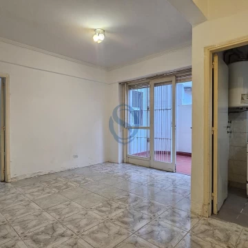 Alquiler 24 meses - Departamento monoambiente con patio - Catamarca 821