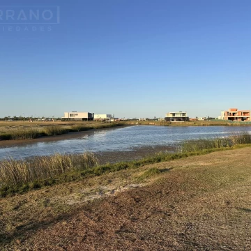 Lote en venta al agua en Amarras, Puertos del Lago Escobar