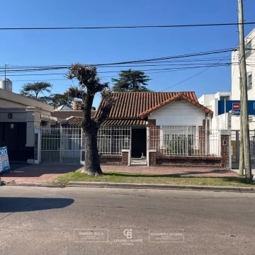 VENTA  de casa en oportunidad para desarrollos - Santa Rosa Castelar  zona comercial