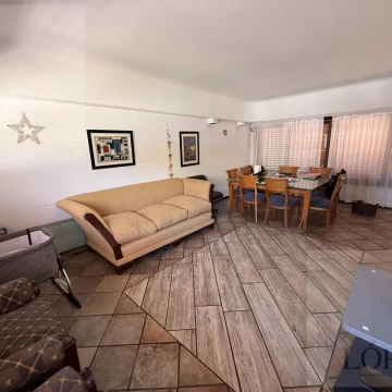 Casa en venta, chalet,  florida, 4 dorm, cochera doble, jardín y piscina APTO CREDITO