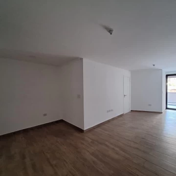 Departamento En Alquilelr De 1 Dormitorio Y Medio Moderno Con Balcón Y Cochera en Nueva Córdoba