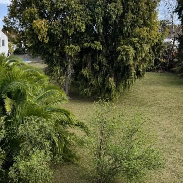 Terreno con casa en construcción en venta, La Plata