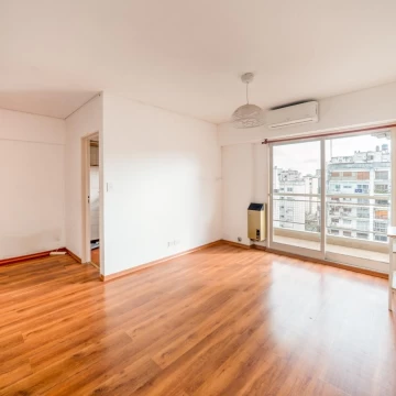 Buen monoambiente en venta en Recoleta. Contrafrente muy luminoso Balcón Baño Cocina