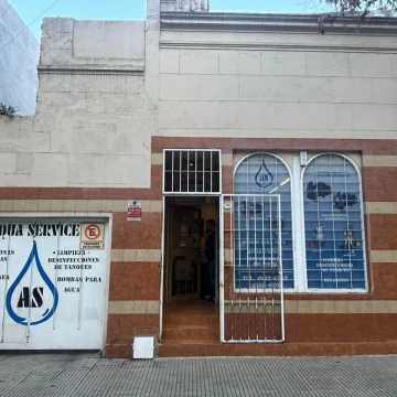 VENDE CASA A RECICLAR CON LOCAL COCHERA Y  GALPON CABALLITO PARQUE CENTENARIO