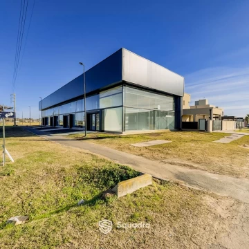 ALQUILER - Local comercial en esquina de 75 m². por Av. Fuerza Aérea - Barrio Don Mateo, Funes.