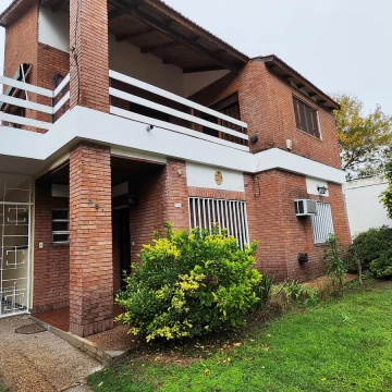 Venta Casa 4 Dormitorios Jardin Quincho
