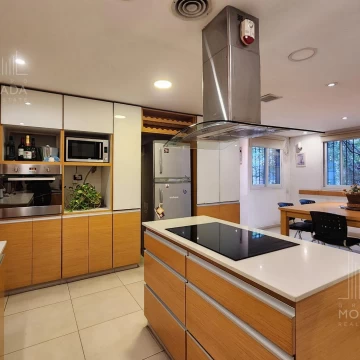 Casa en venta 8 ambientes en la horqueta San Isidro
