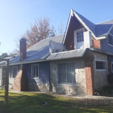 Venta casa 3 ambiente con pileta en Parque Sakura, Exaltación de la Cruz